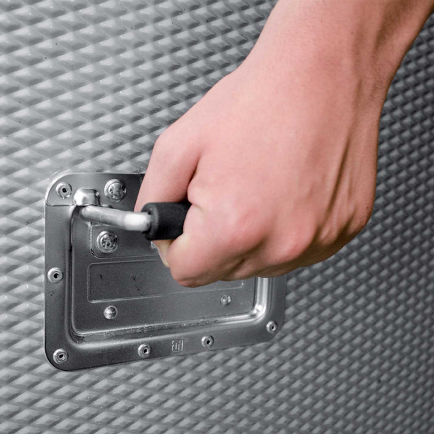 Equestro aluminium saddle cabinet - HorseworldEU